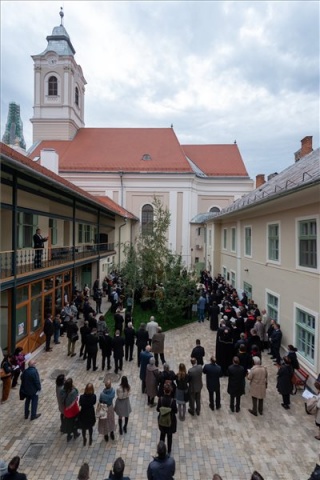Kolozsváron felszentelték a felújított evangélikus templomot és püspöki székházat