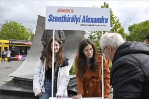 Voks 24 - Szentkirályi Alexandra, a Fidesz-KDNP-szövetség főpolgármester-jelöltje a Széll Kálmán téren 